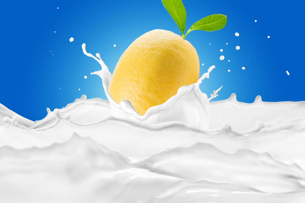 lemon on milk splash