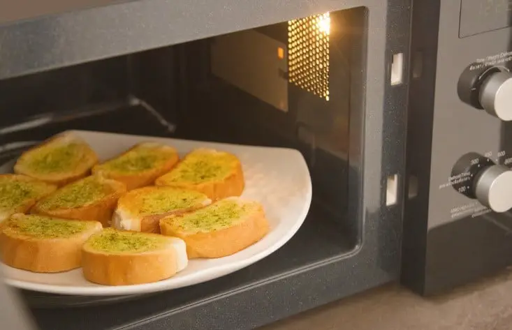 garlic bread in the microwave