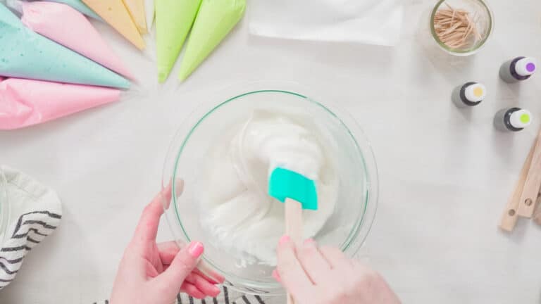 Mixing-a-bowl-of-icing-with-a-spatula